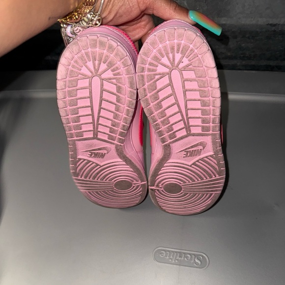 Nike Triple Pink Dunks (Low) - Picture 4 of 4
